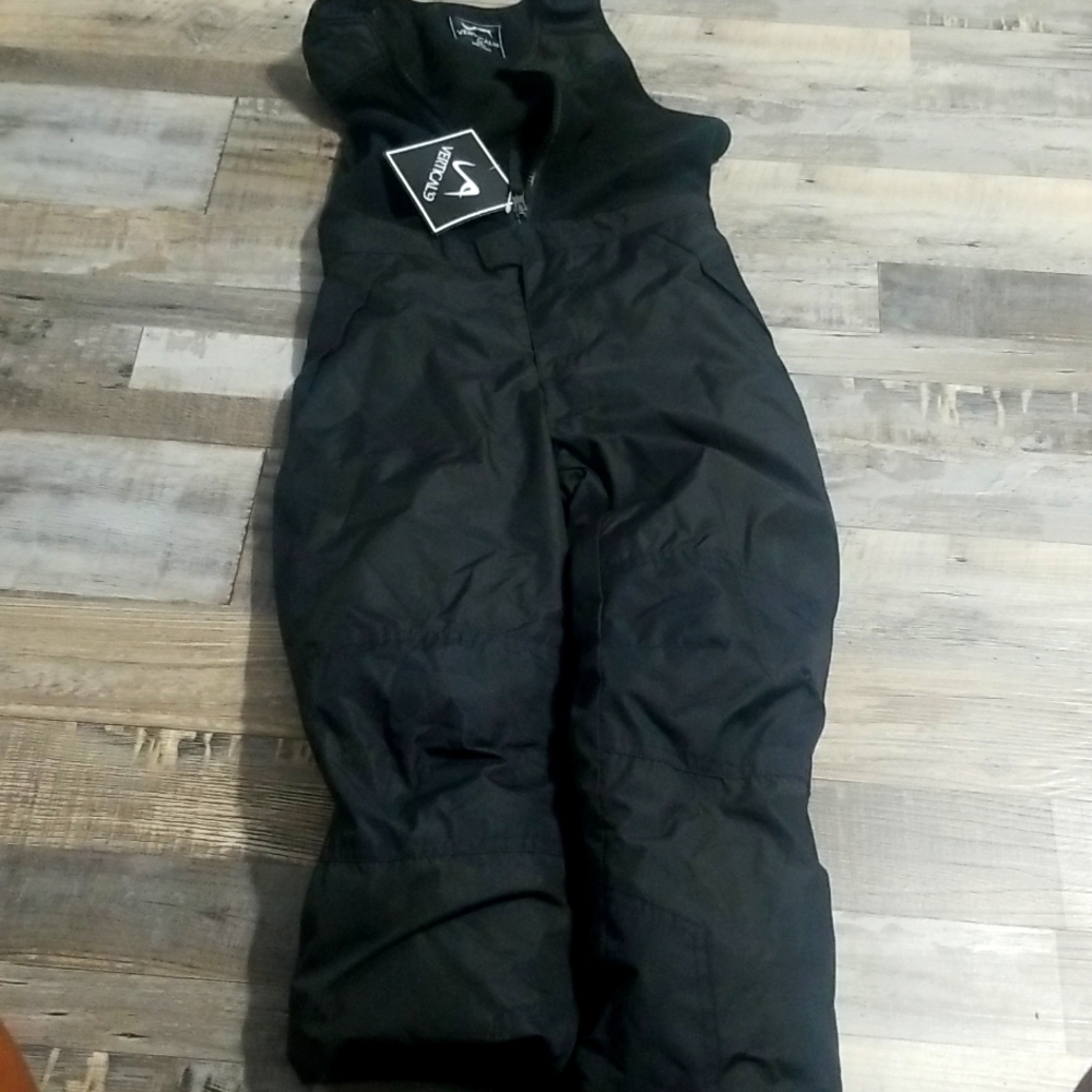 JCPENNEY  Boys Snowsuit  New SzXS 6-7.  Black